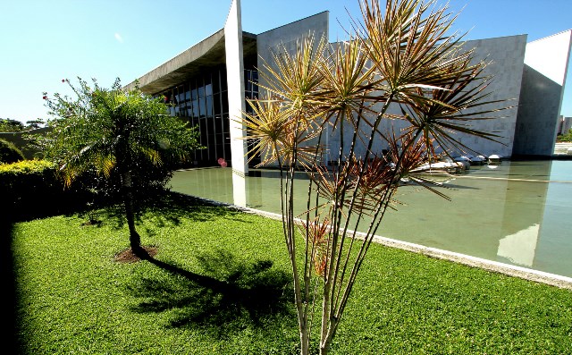 Vista do Edifício-Sede do TCE-PR, no bairro Centro Cívico, em Curitiba. Foto: Wagner Araújo/Divulgação TCE-PR