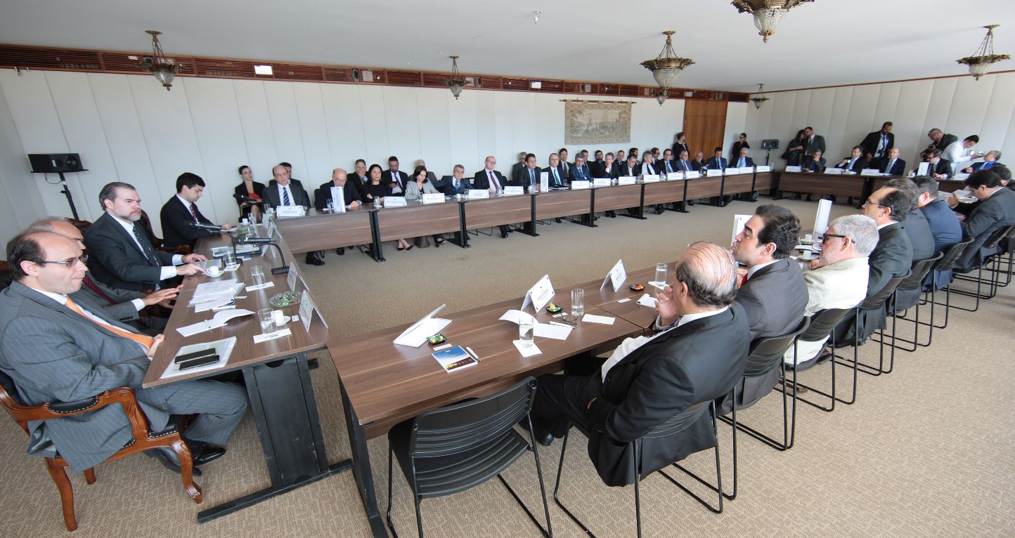 Encontro realizado no CNJ, em Brasília, com a participação dos Tribunais de Contas da União e dos Estados e do IRB, para elaboração de diagnóstico de obras paralisadas no Brasil