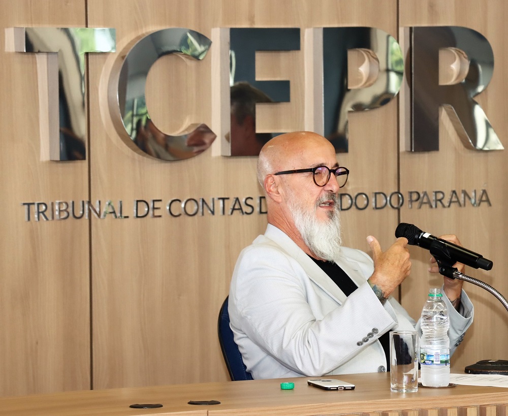Em "live" promovida pela Escola de Gestão Pública, o presidente, conselheiro Fernando Guimarães, apresenta as principais diretrizes e metas do TCE-PR no biênio 2023-2024. Foto: Fabiano Contador/Divulgação TCE-PR