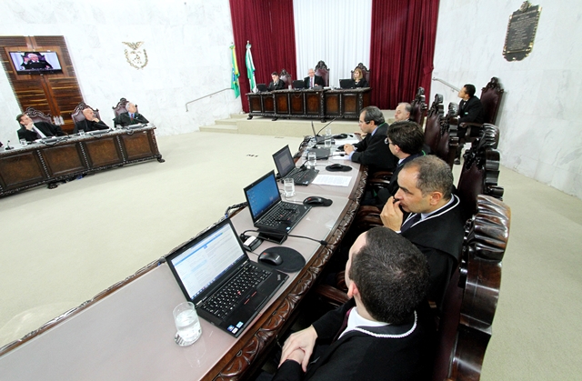 A sessão extraordinária do Pleno do TCE-PR nesta quarta-feira (8 de novembro), cuja pauta era a votação de parecer sobre as contas de 2016 do governador Beto Richa. Foto: Wagner Araújo/Divulgação TCE-PR