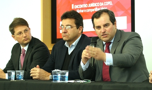 O presidente do TCE-PR, conselheiro Ivan Bonilha, durante a palestra no 2º Encontro Jurídico da Copel. Foto: Wagner Araújo/Divulgação TCE-PR