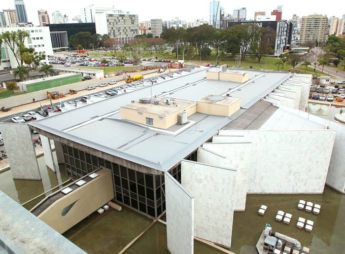 Vista do Edifício-Sede do TCE-PR, localizado no bairro Centro Cívico, em Curitiba. Foto: Wagner Araújo/Divulgação TCE-PR