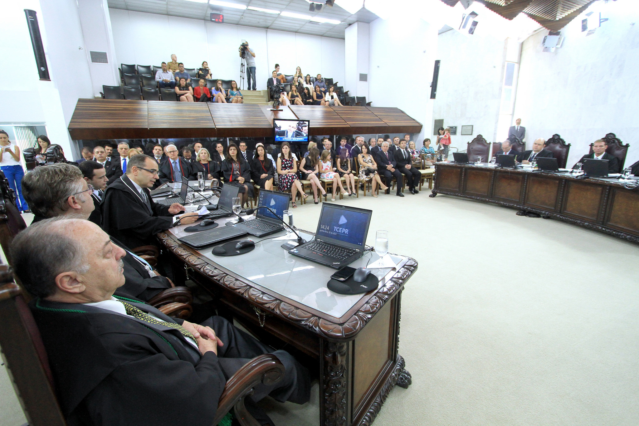 Auditor Thiago Barbosa Cordeiro discursa na solenidade em que Flávio de Azambuja Berti foi reconduzido ao cargo de procurador-geral do MPC
