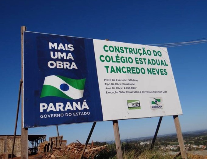 Placa da obra do Colégio Estadual Tancredo Neves, no município de Coronel Vivida, Sudoeste do Paraná. Foto: Divulgação