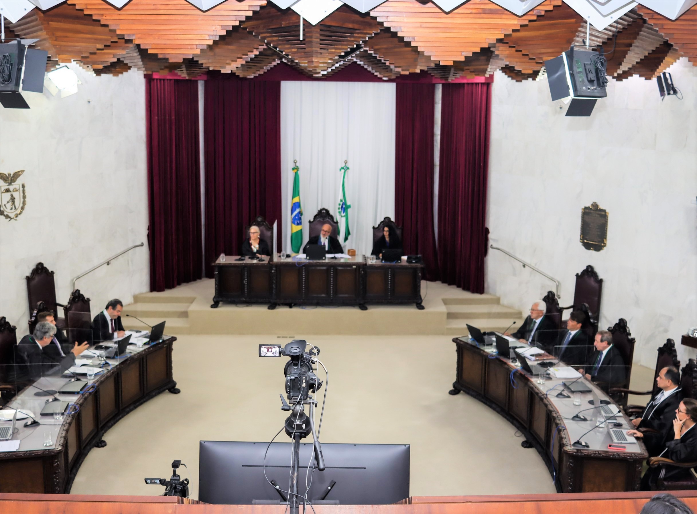 Sessão do Tribunal Pleno do TCE-PR, presidida pelo conselheiro Fernando Guimarães. Foto: Fabiano Contador/Divulgação TCE-PR