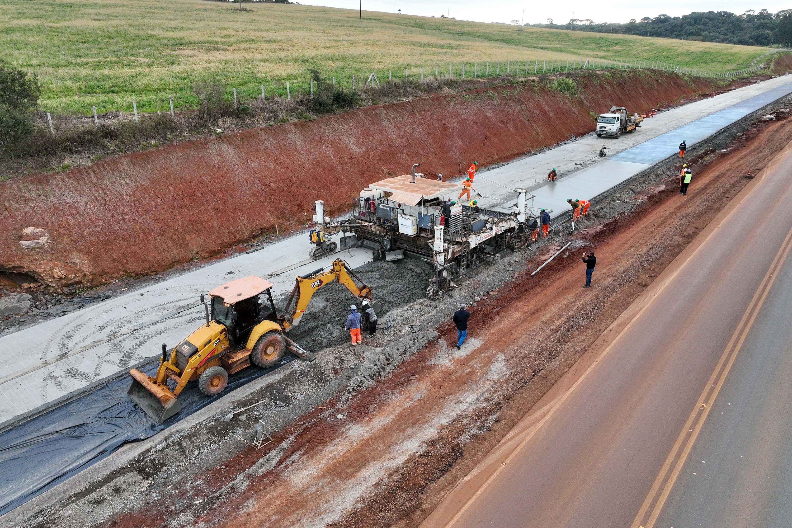 Obras do DER-PR de duplicação da PRC-466 em Guarapuava