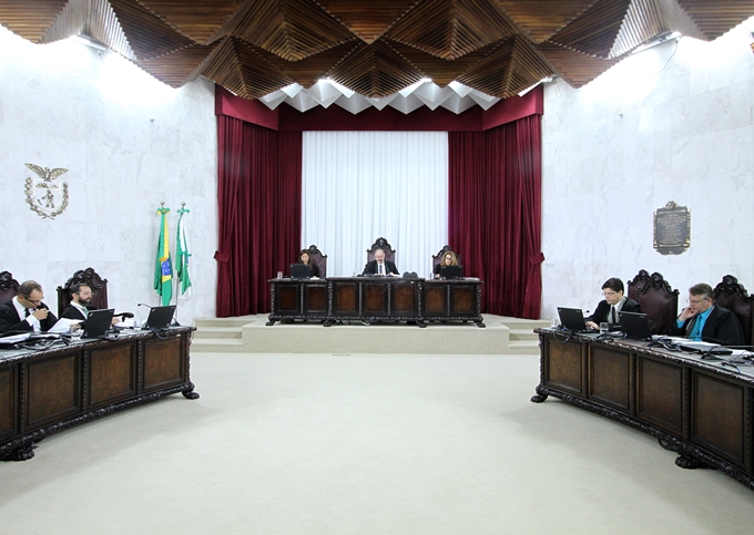 Sessão da Segunda Câmara do TCE-PR, presidida pelo conselheiro Artagão de Mattos Leão. Foto: Wagner Araújo/Divulgação TCE-PR