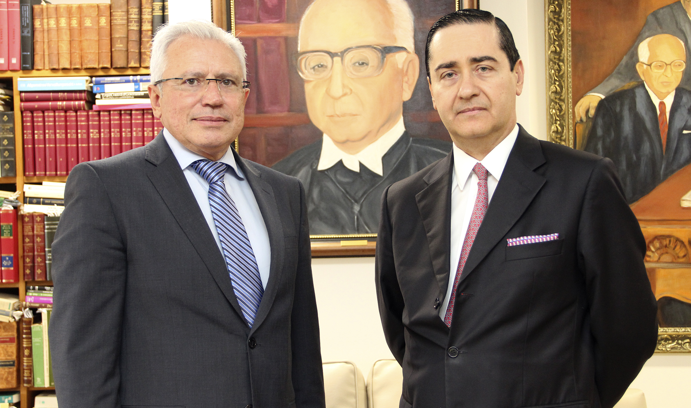 Os presidentes do TRF-4, desembargador Thompson Flores (à direita), e do   TCE-PR, conselheiro Durval Amaral, durante encontro realizado em 2017. Foto: Divulgação/TRF-4