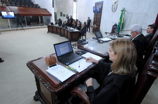 Sessão do Pleno do TCE-PR, presidida pelo conselheiro Durval Amaral. Foto: Wagner Araújo/Divulgação TCE-PR