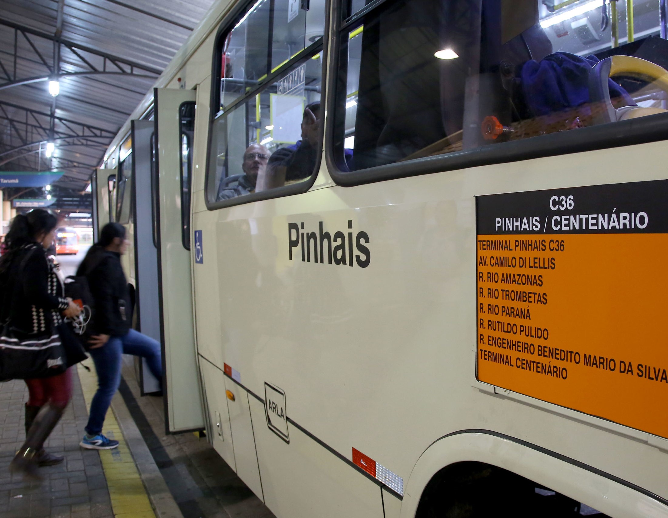 Ônibus da Rede Integrada de Transporte da Região Metropolitana de de Curitiba (RIT). Foto: Jaelson Lucas/Agência Estadual de Notícias (AEN)