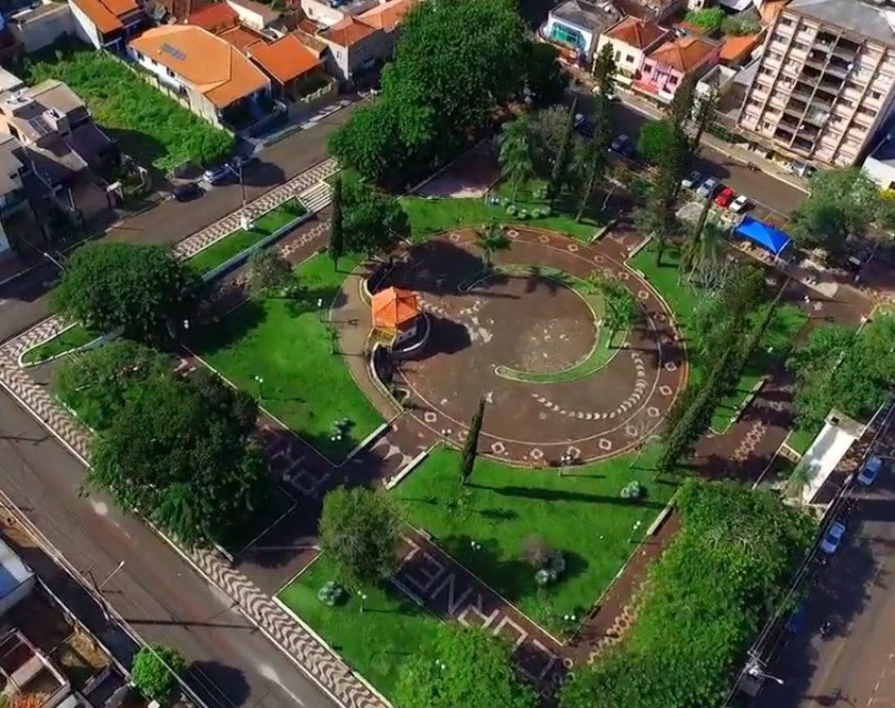 Praça Brasil, no centro de Cornélio Procópio, município da região do Norte Pioneiro do Paraná. Foto: Prefeitura de Cornélio Procópio/Divulgação