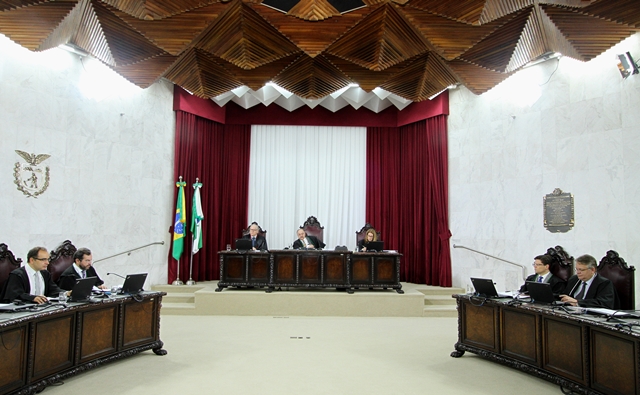 Sessão da Segunda Câmara do TCE-PR, presidida pelo conselheiro Artagão de Mattos Leão. Foto: Wagner Araújo/Divulgação TCE-PR