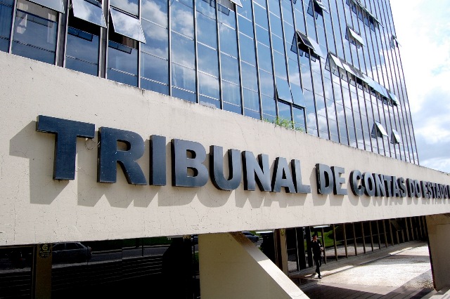 Fachada do edifício anexo do Tribunal de Contas do Estado do Paraná, em Curitiba. Foto: Wagner Araújo/Divulgação