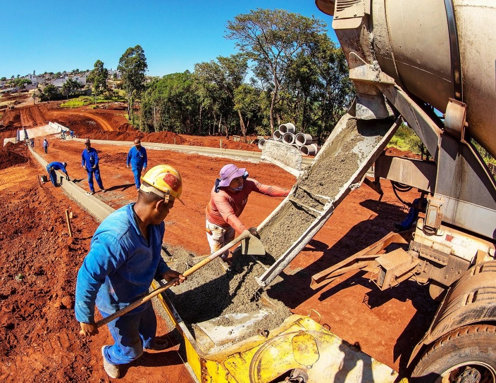 Construção de ponte para a ligação viária entre os bairros Novo Centauro II e Novo Imperial, no município de Arapongas (Norte do Estado). Foto: Prefeitura de Arapongas/Divulgação