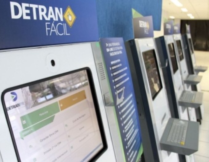 Terminais de autoatendimento do programa Detran Fácil, implantado pelo Detran-PR. Foto: Agência Estadual de Notícias/Divulgação