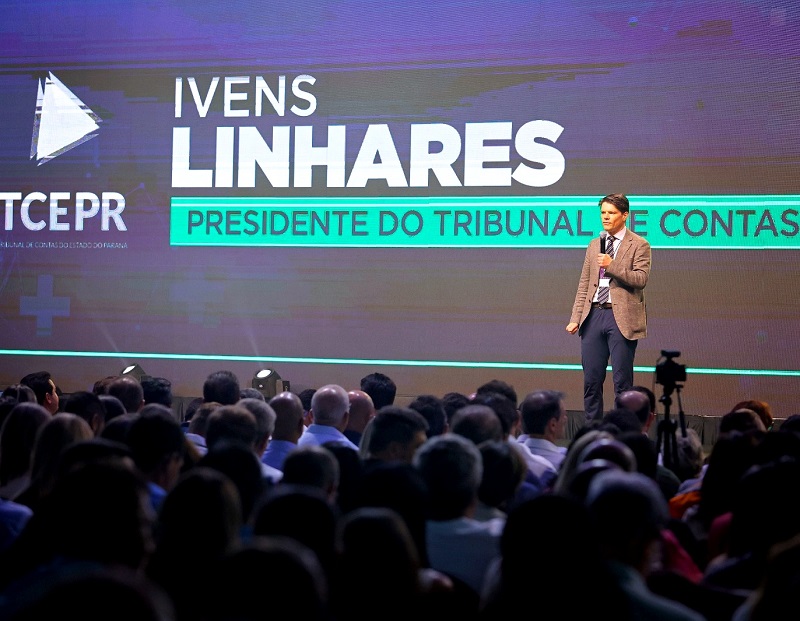O presidente do TCE-PR, conselheiro Ivens Linhares, na abertura do evento "Paraná Mais Cidades", realizado em Foz do Iguaçu. Foto: TCE-PR