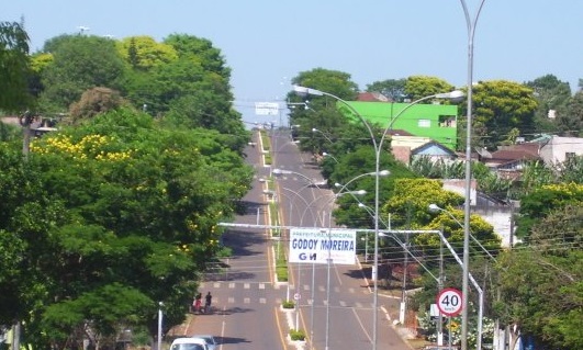 Avenida de Godoy Moreira, município da região Centro-Norte do Paraná