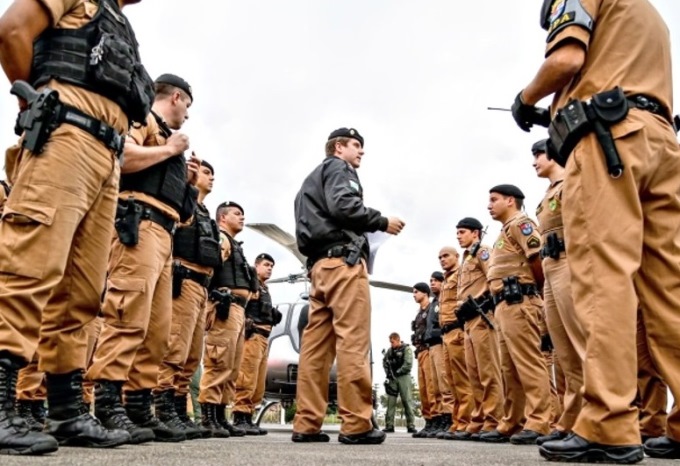 Soldados da Polícia Militar do Paraná durante exercícios. Foto: Jornal Gazeta do Povo/Divulgação