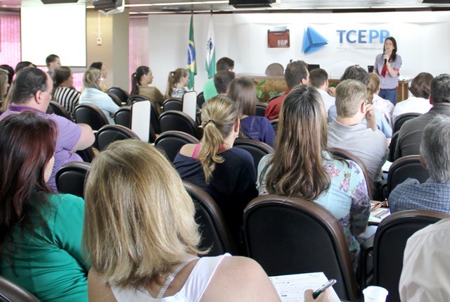 A cada dia será atendido um grupo de Associações de Municípios. Na abertura, foram contempladas as prefeituras da Região Metropolitana de Curitiba, do Litoral, das Regiões Suleste e Central do Estado