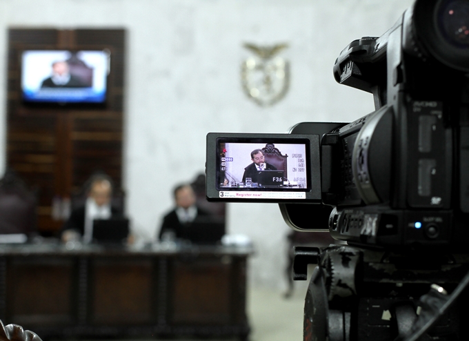 O conselheiro Ivan Bonilha relata processo em sessão da Segunda Câmara do TCE-PR, transmitida ao vivo pela internet. Foto: Wagner Araújo/Divulgação TCE-PR