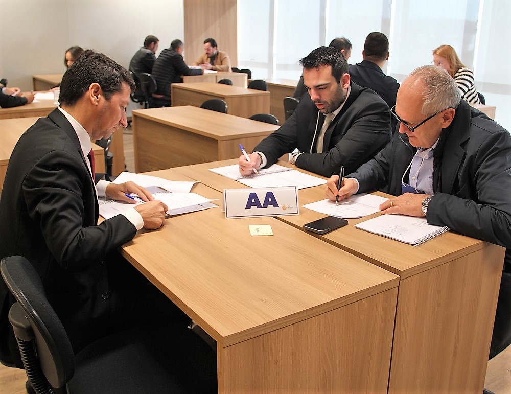 Gestores de unidades do TCE-PR participam da capacitação Teoria e Ferramentas do Projeto de Negociação de Harvard, realizada no Tribunal. Foto: Edilson Peruceli/Divulgação TCE-PR