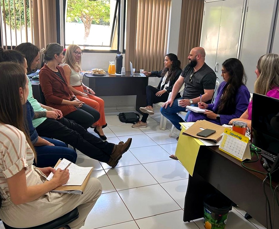 Equipe do PAF 2024-2025 Assistência Social reunida com gestores e servidores do Município de Janiópolis para a realização de auditoria do TCE-PR. Foto: TCE-PR