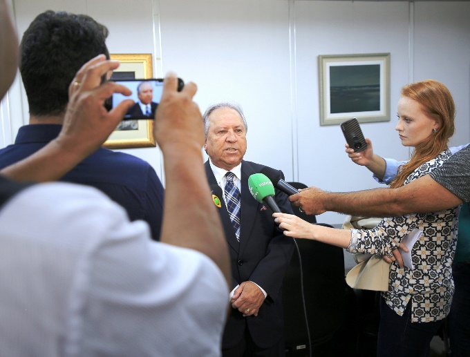 O conselheiro Nestor Baptista concede entrevista à imprensa em 23 de janeiro, ao tomar posse da presidência do TCE-PR na gestão 2019-2020. Foto: Wagner Araújo/Divulgação TCE-PR