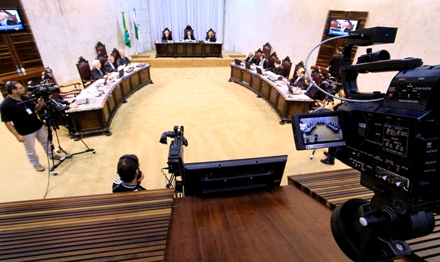 A consideração dos critérios trabalho e produtividade e atividades especiais abrangerá todo o período do auditor no cargo