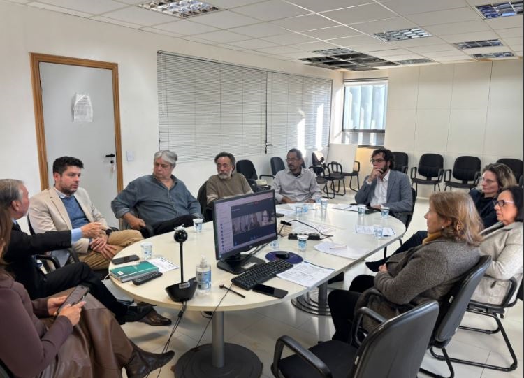 O conselheiro Maurício Requião, do Tribunal de Contas do Estado (TCE-PR), durante reunião do Comitê Estadual de Memória, Verdade e Justiça do Paraná (Cemvej) realizada no Palácio das Araucárias