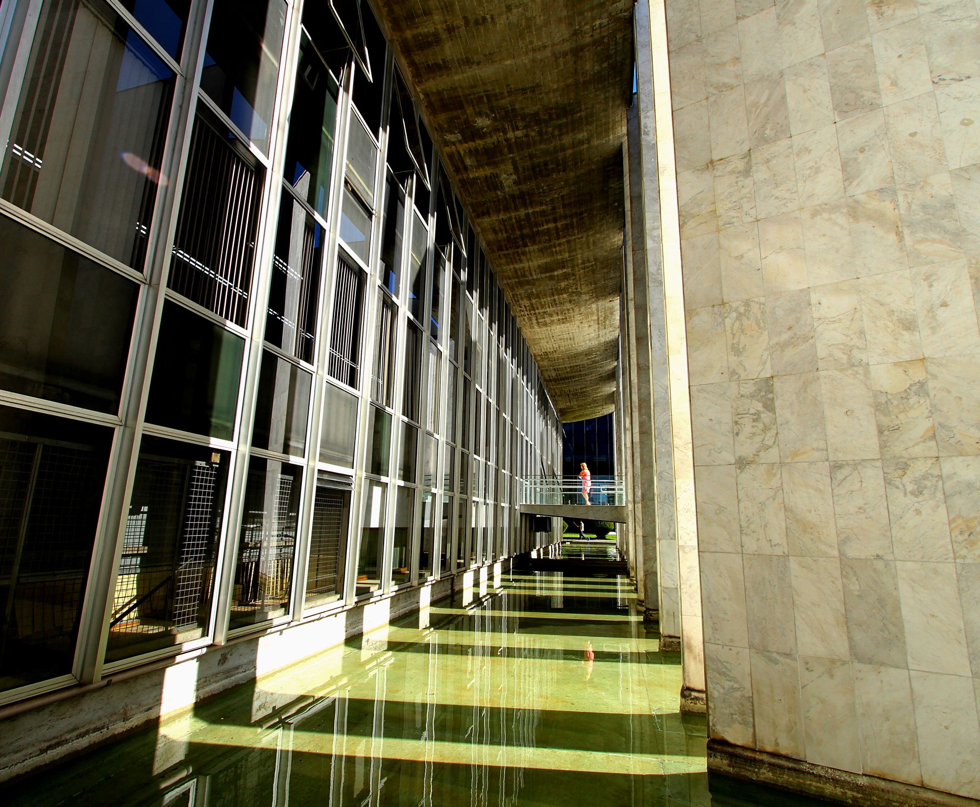 Detalhe do Edifício Sede do TCE-PR, localizado no bairro Centro Cívico, em Curitiba. Foto: Divulgação/TCE-PR