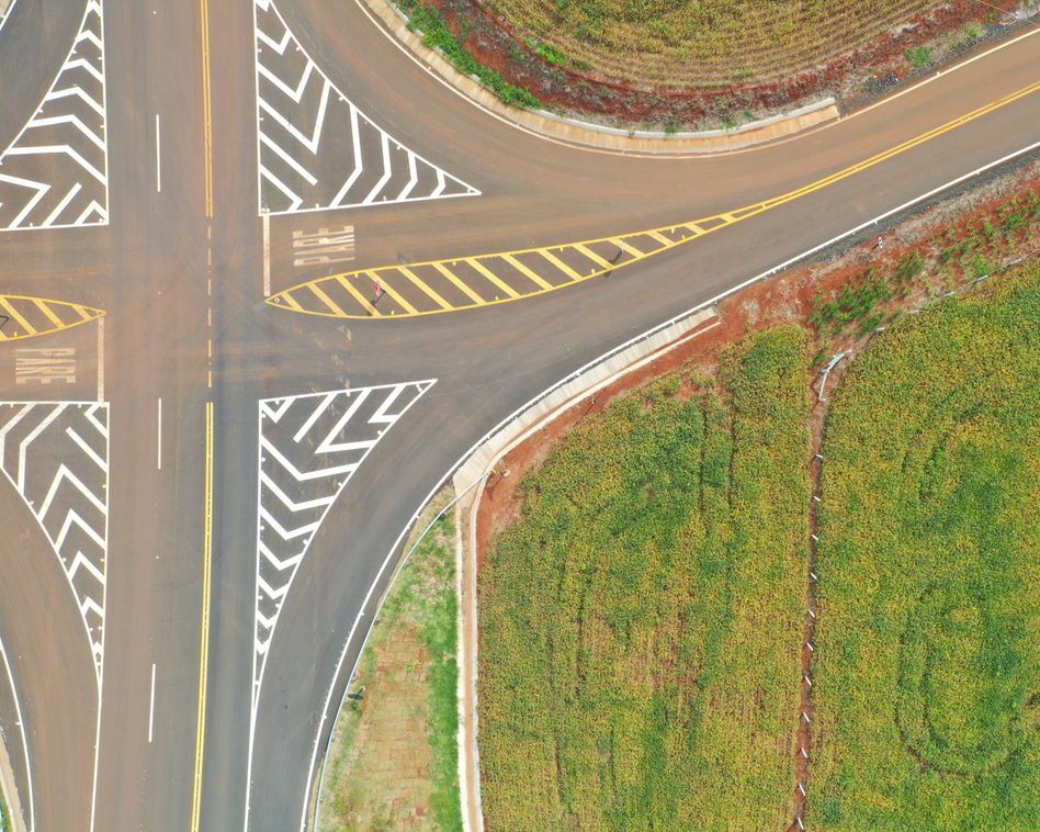 Foto feita por drone de obra do Contorno de Pato Branco (Sudoeste), executada pelo DER-PR, que integra o Programa Estratégico de Infraestrutura e Logística de Transportes do Paraná, financiado pelo Banco Interamericano de Desenvolvimento (BID). Foto: Divulgação TCE-PR