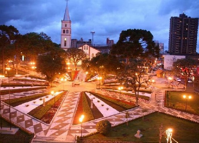 Vista noturna da área central de Guarapuava, principal município da região Centro-Sul do Paraná. Foto: Divulgação