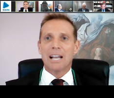 O conselheiro Fabio Camargo, atual vice-presidente do TCE-PR, relata processo em sessão do Tribunal Pleno realizada por meio de videoconferência. Imagem: Divulgação/TCE-PR
