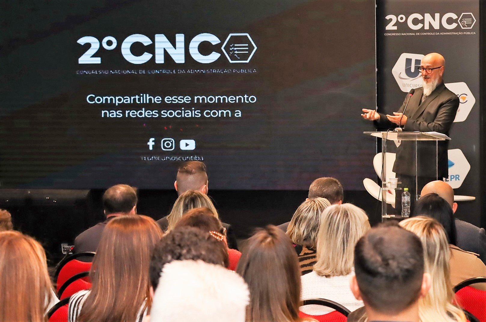 O presidente do TCE-PR, conselheiro Fernando Guimarães, em palestra no 2º Congresso Nacional de Controle da Administração Pública (CNC), realizado em Curitiba. Foto: Fabiano Contador/Divulgação TCE-PR