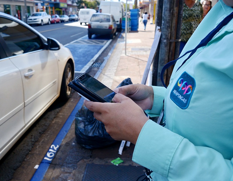 Estacionamento rotativo na área central de Arapongas (Norte do Estado). Foto: Jornal Tribuna do Norte/Reprodução