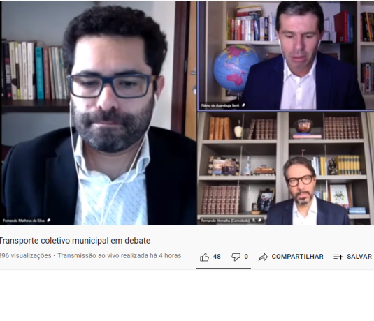 Os participantes do debate sobre o transporte coletivo durante a pandemia: Fernando Matheus da Silva (imagem maior), Flávio Berti e Fernando Vernalha Guimarães. Imagem; YouTube/Reprodução