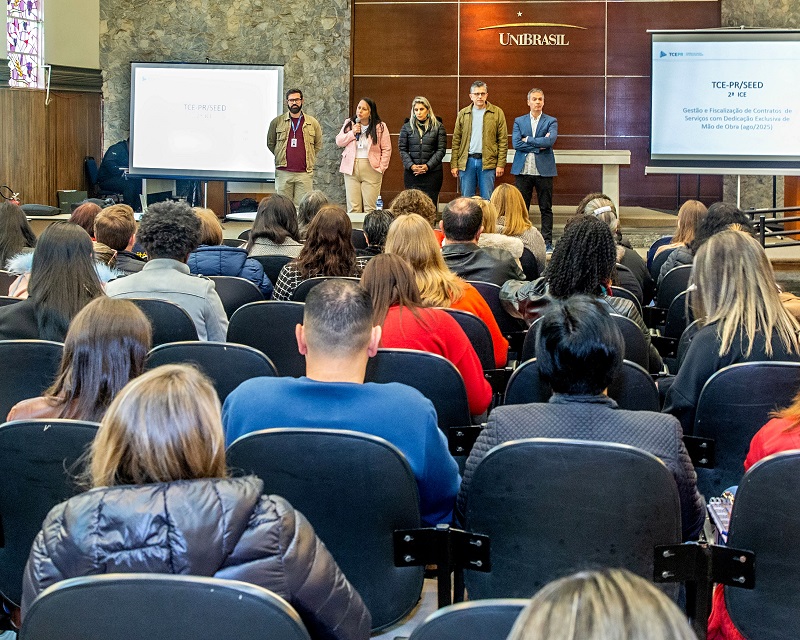 Abertura, em Curitiba, do programa de capacitação para a melhoria da gestão e fiscalização de contratos de terceirização de mão de obra nas escolas estaduais, realizado em parceria entre o TCE-PR e a Seed-PR. Foto: Mauro Beghetto Penteado/TCE-PR