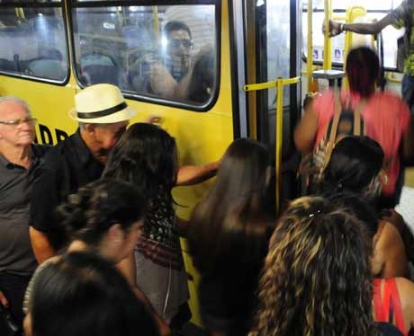 Ônibus no Terminal Central de transporte coletivo de Londrina, segundo município mais populoso do Paraná. Foto: Divulgação