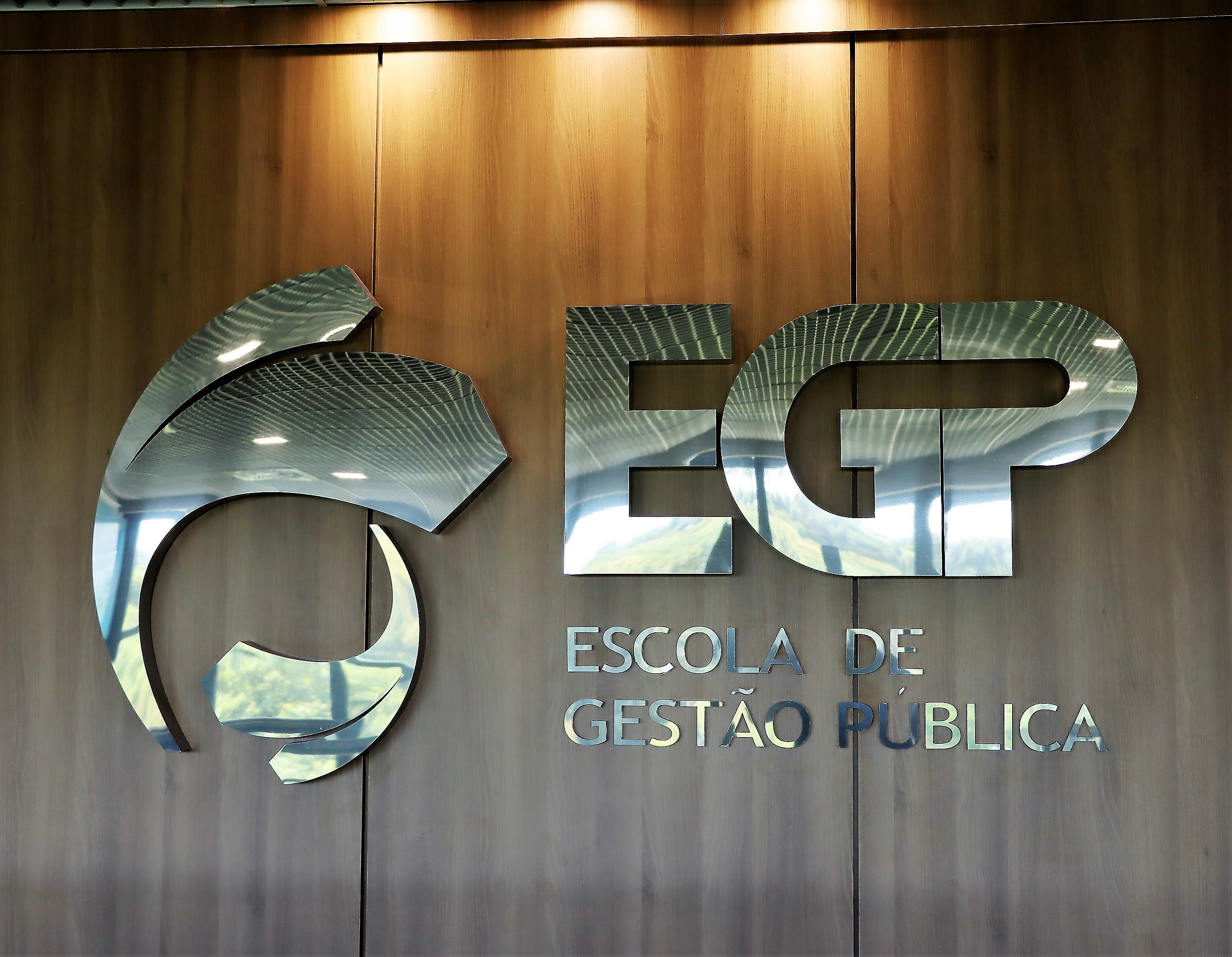 Entrada do auditório do TCE-PR, onde são realizados cursos presenciais oferecidos pela Escola de Gestão Pública do Tribunal. Foto: Fabiano Contandor/Divulgação TCE-PR
