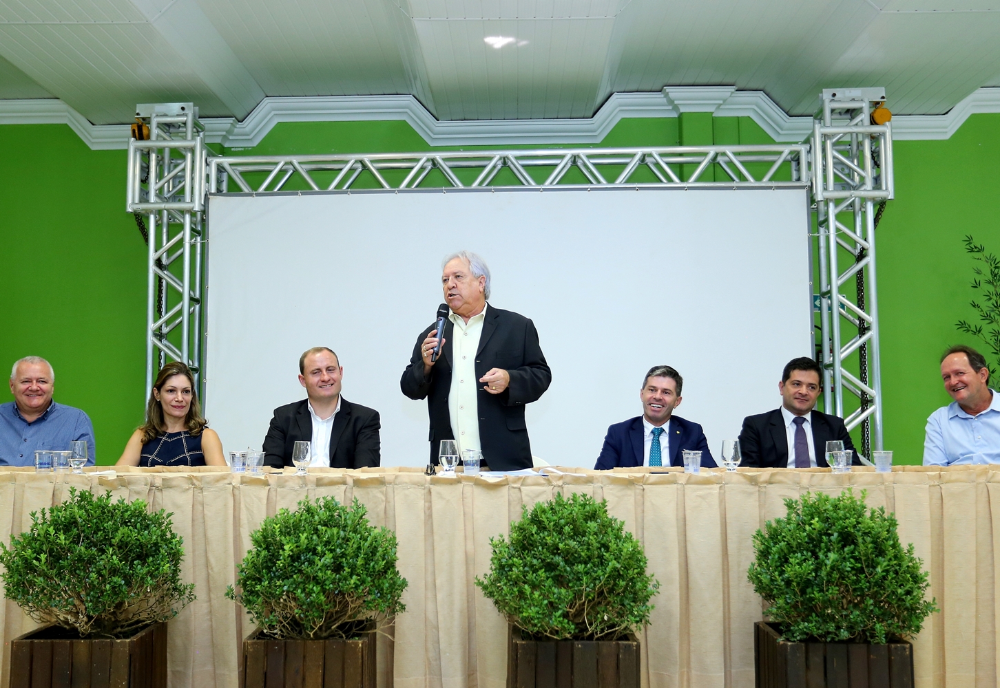 O presidente, conselheiro Nestor Baptista, faz a abertura do seminário Entrega de Contas, Plano Anual de Fiscalização e Encerramento de Mandato, realizado em Santa Helena. Foto: Wagner Araújo/Divulgação TCE-PR