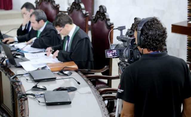 O conselheiro Ivens Linhares relata processo em sessão do Pleno do TCE-PR, transmitida ao vivo pela internet e a TV Assembleia. Foto: Wagner Araújo/Divulgação TCE-PR
