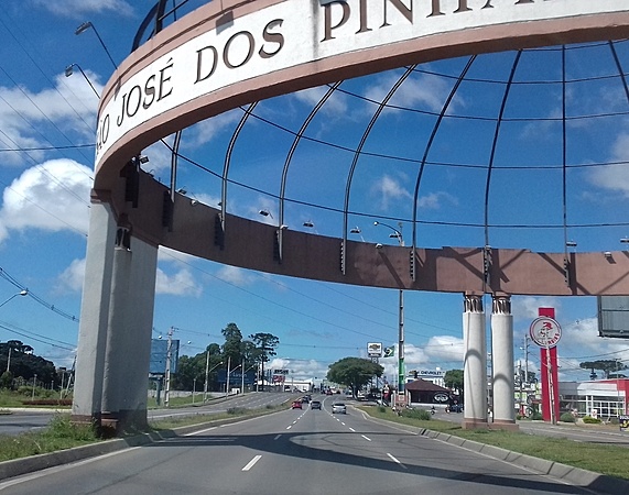 Portal sobre a BR-277, na divisa entre os municípios de São José dos Pinhais e Curitiba. Foto: Divulgação