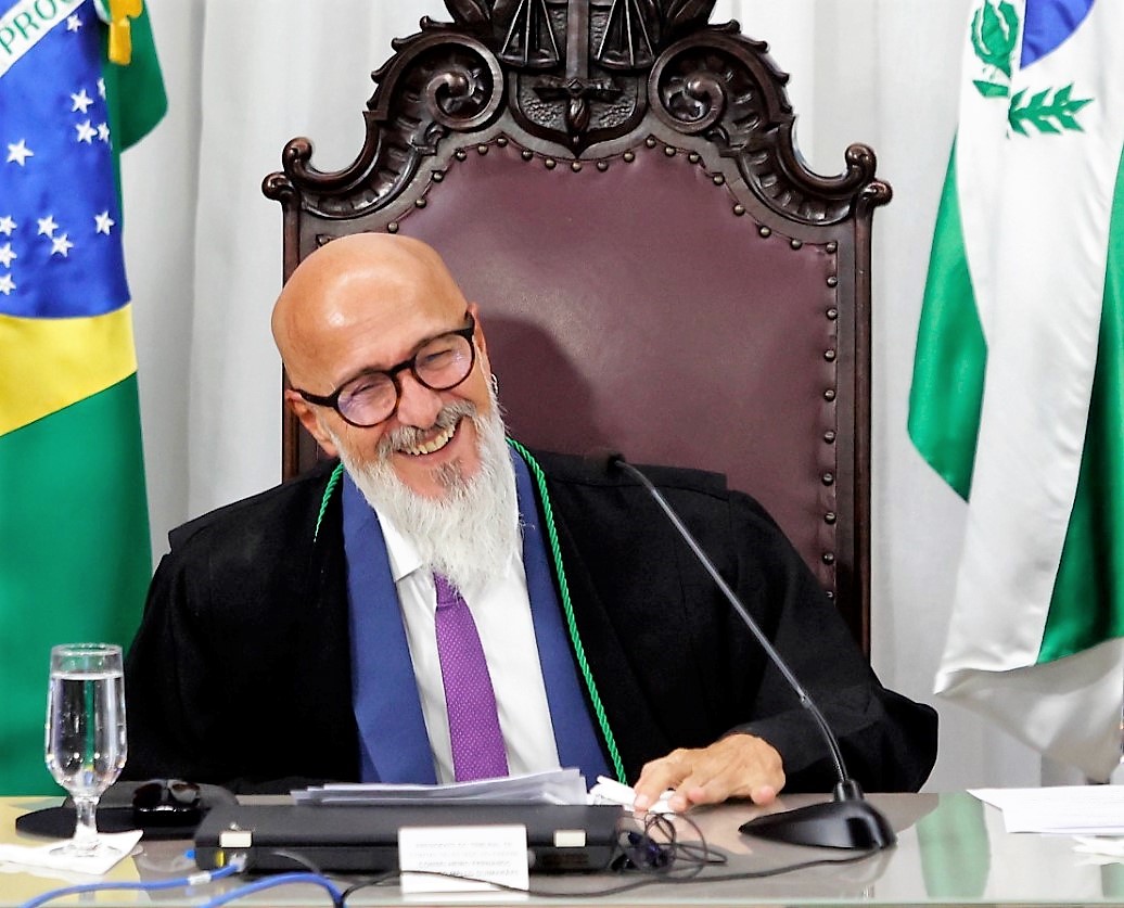 O conselheiro Fernando Guimarães, na solenidade em que tomou posse do cargo de presidente do TCE-PR no biênio 2023-2024. Foto: Edilson Peruceli/Divulgação TCE-PR