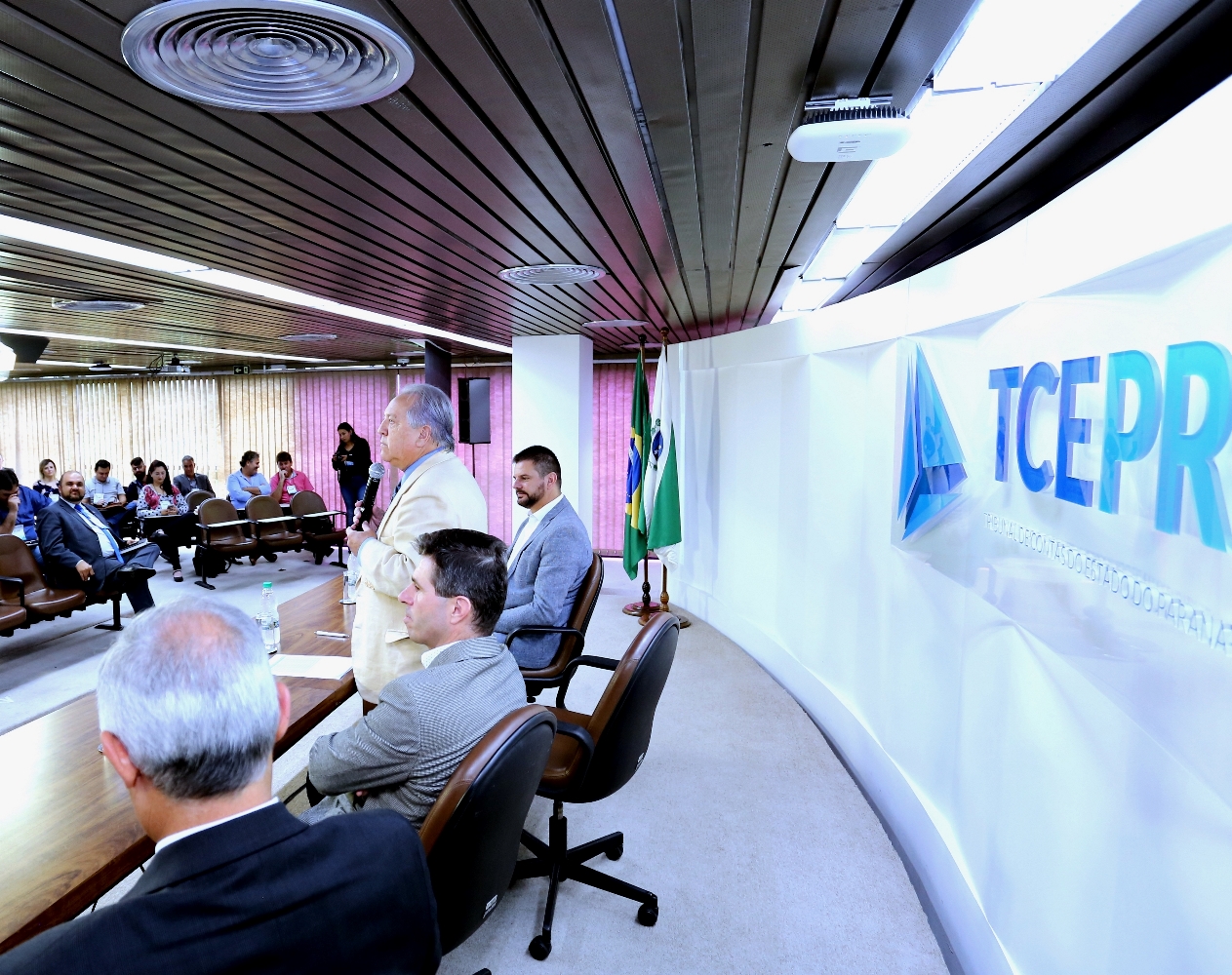 O presidente, conselheiro Nestor Baptista, fala na abertura de curso sobre Ouvidoria e Acesso à Informação, realizado no auditório do TCE-PR. Foto: Wagner Araújo/Divulgação TCE-PR