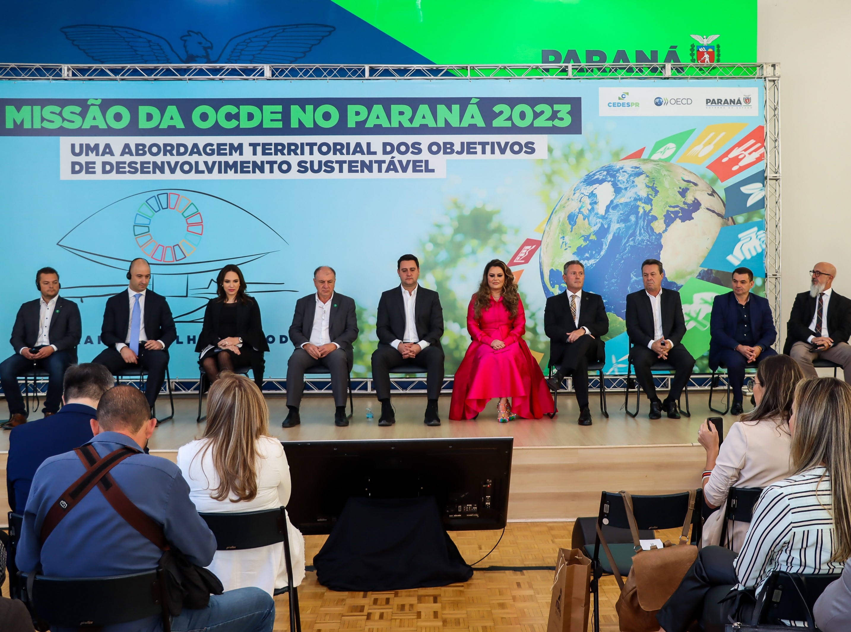 cerimônia de abertura de evento entre a Organização para Cooperação e Desenvolvimento Econômico (OCDE) e o Governo do Estado, para a implantação dos Objetivos de Desenvolvimento Sustentável (ODS) da Agenda 2030 da Organização das Nações Unidas (ONU). Foto: Fabiano Contador/Divulgação TCE-PR