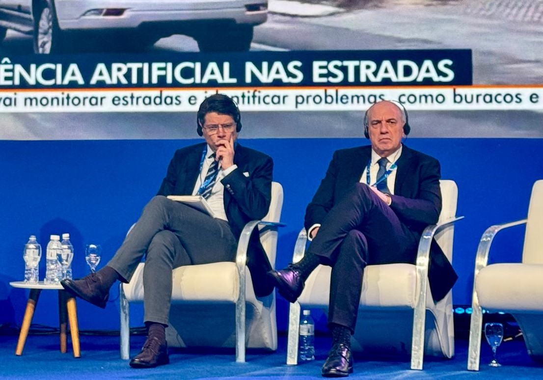 O vice-presidente do TCE-PR e presidente eleito da Corte, conselheiro Ivens Linhares, e o coordenador de Atendimento ao Jurisdicionado e de Controle Social do órgão, Ricardo Alpendre, em painel no IX Encontro Nacional dos Tribunais de Contas (ENTC), em Foz do Iguaçu, no dia 12 de novembro.