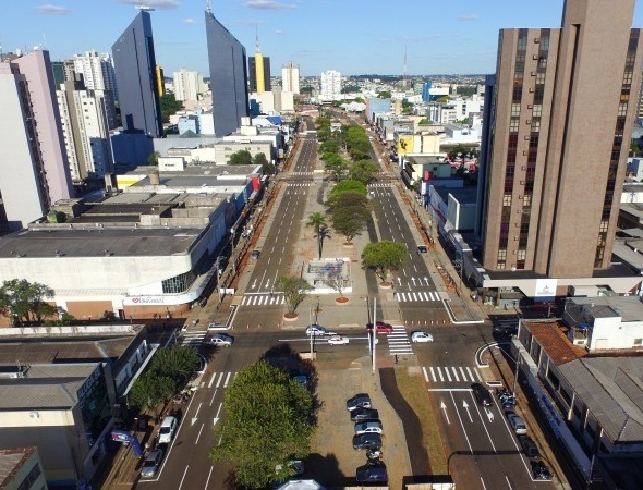 Vista da sede urbana de Cascavel a partir da Avenida Brasil, a principal da cidade. Foto: Divulgação