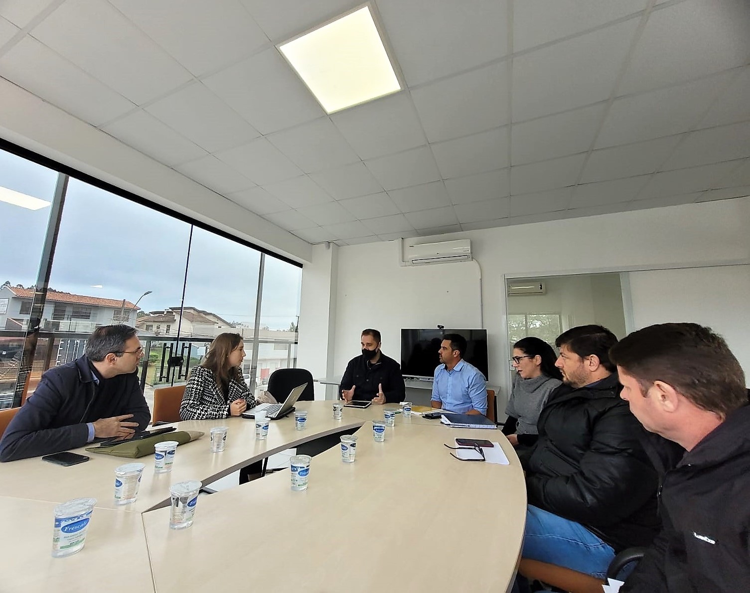 Servidores do TCE-PR reunidos com gestores e servidores da Prefeitura de Colombo, em auditoria sobre as condições da mobilidade urbana nesse município da Região Metropolitana de Curitiba. Foto: TCE-PR/Divulgação