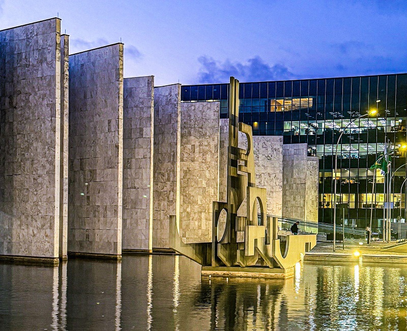 Sede do Tribunal de Contas do Estado do Paraná (TCE-PR), localizada no bairro Centro Cívico, em Curitiba. Foto: TCE-PR/Divulgação