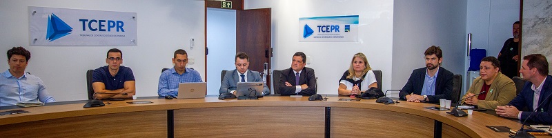 Reunião técnica entre representantes do TCE-PR, do Município de Curitiba e do BNDES para acompanhamento da etapa prévia ao lançamento do edital de licitação do transporte coletivo da capital, realizada em 20 de maio. Foto: Mauro Beghetto Penteado/TCE-PR
